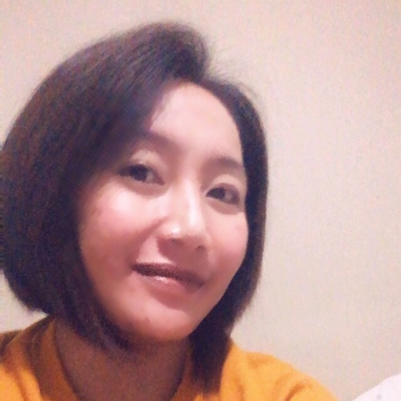 Meet your Posher, April - Picture 1 of 1